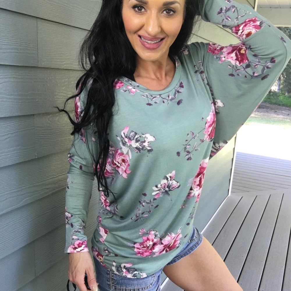 New Plus soft green floral dolman sleeve blouse - Picture 2 of 8